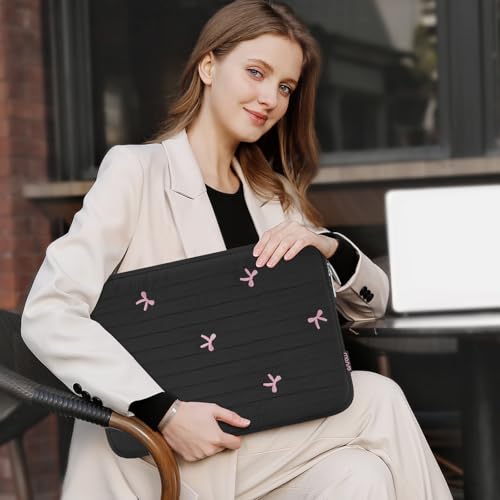 MOSISO 13-14 inch Laptop Case, 13.3 inch Puffy Laptop Sleeve, Black | Compatible with MacBook Neo/Air 13.6/Pro 13/Pro 14, HP Dell ASUS Lenovo, Striped Quilted Computer Bag with Embroidered Bow