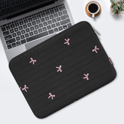 MOSISO 13-14 inch Laptop Case, 13.3 inch Puffy Laptop Sleeve, Black | Compatible with MacBook Neo/Air 13.6/Pro 13/Pro 14, HP Dell ASUS Lenovo, Striped Quilted Computer Bag with Embroidered Bow