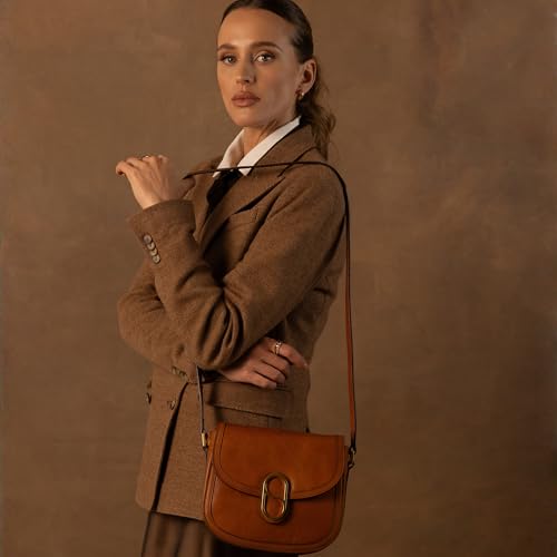 Time Resistance Full-Grain Leather Crossbody Bag – Shoulder Bag with Magnetic Closure - Leather Messenger Bag for Women - color: Cognac Brown