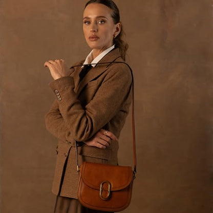 Time Resistance Full-Grain Leather Crossbody Bag – Shoulder Bag with Magnetic Closure - Leather Messenger Bag for Women - color: Cognac Brown